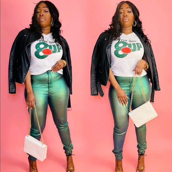 NEW TRENDY WHITE V-NECK SHORT SLEEVE GREEN AND RED GRAPHIC - Picture 3 of 6